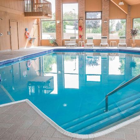 Quality Inn Grand Rapids North Walker Buitenkant foto