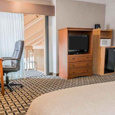 Quality Inn Grand Rapids North Walker Buitenkant foto