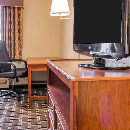 Quality Inn Grand Rapids North Walker Buitenkant foto