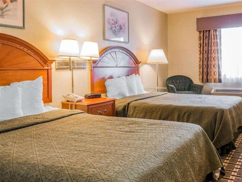 Quality Inn Grand Rapids North Walker Buitenkant foto