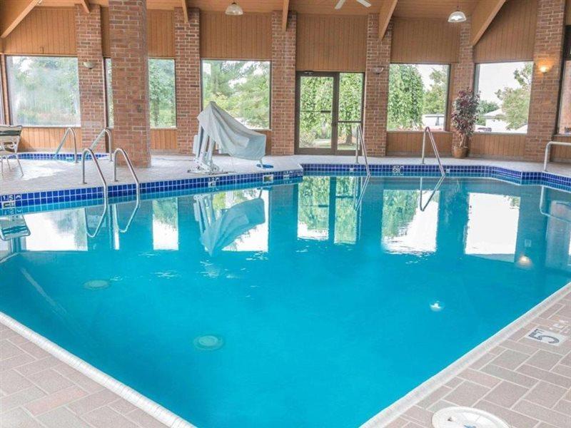 Quality Inn Grand Rapids North Walker Buitenkant foto