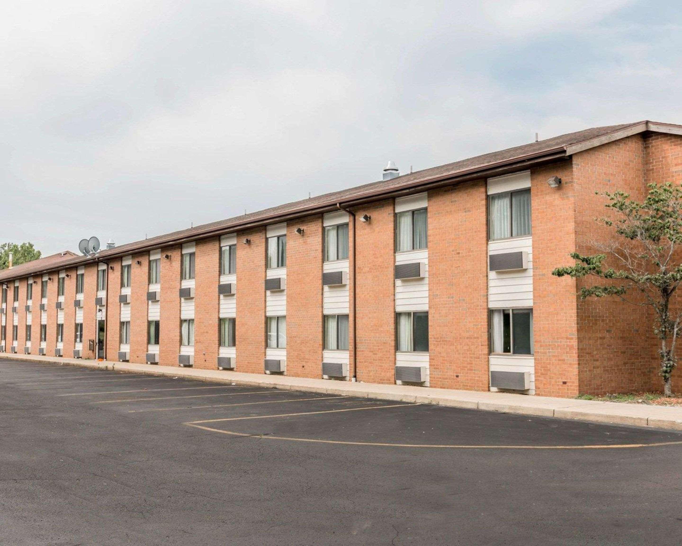 Quality Inn Grand Rapids North Walker Buitenkant foto
