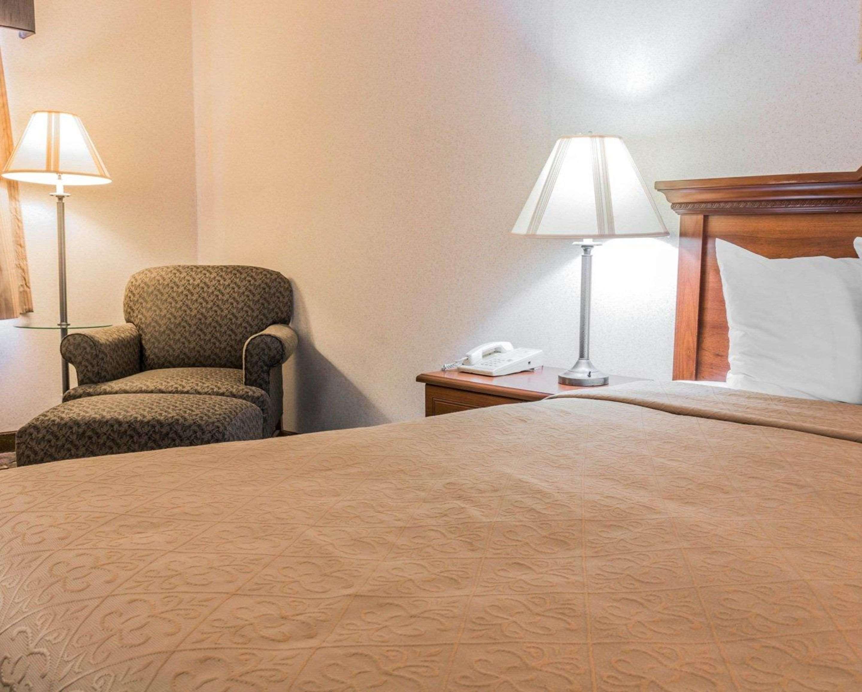 Quality Inn Grand Rapids North Walker Buitenkant foto