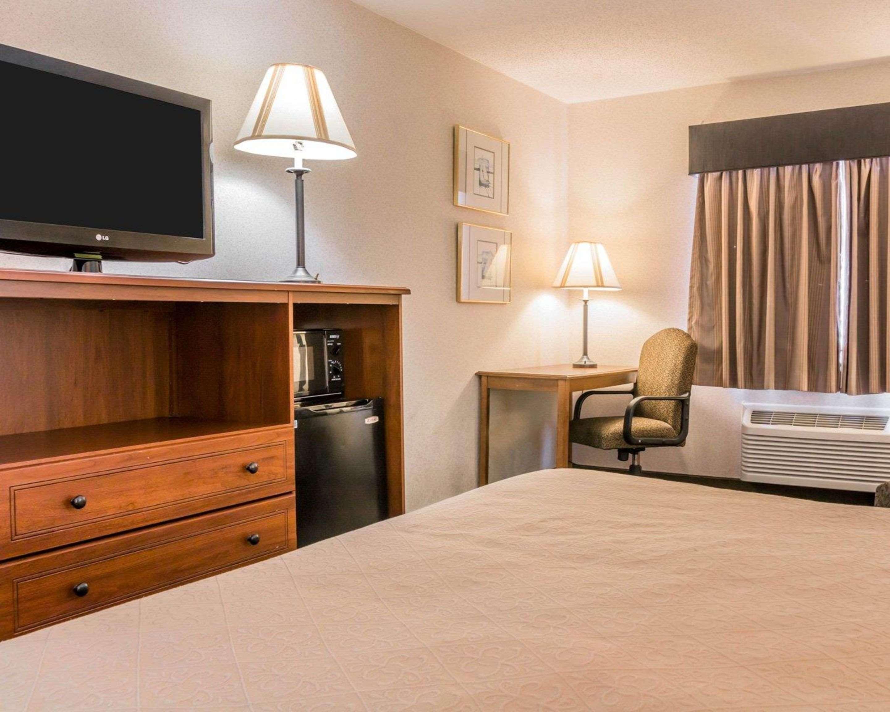 Quality Inn Grand Rapids North Walker Buitenkant foto