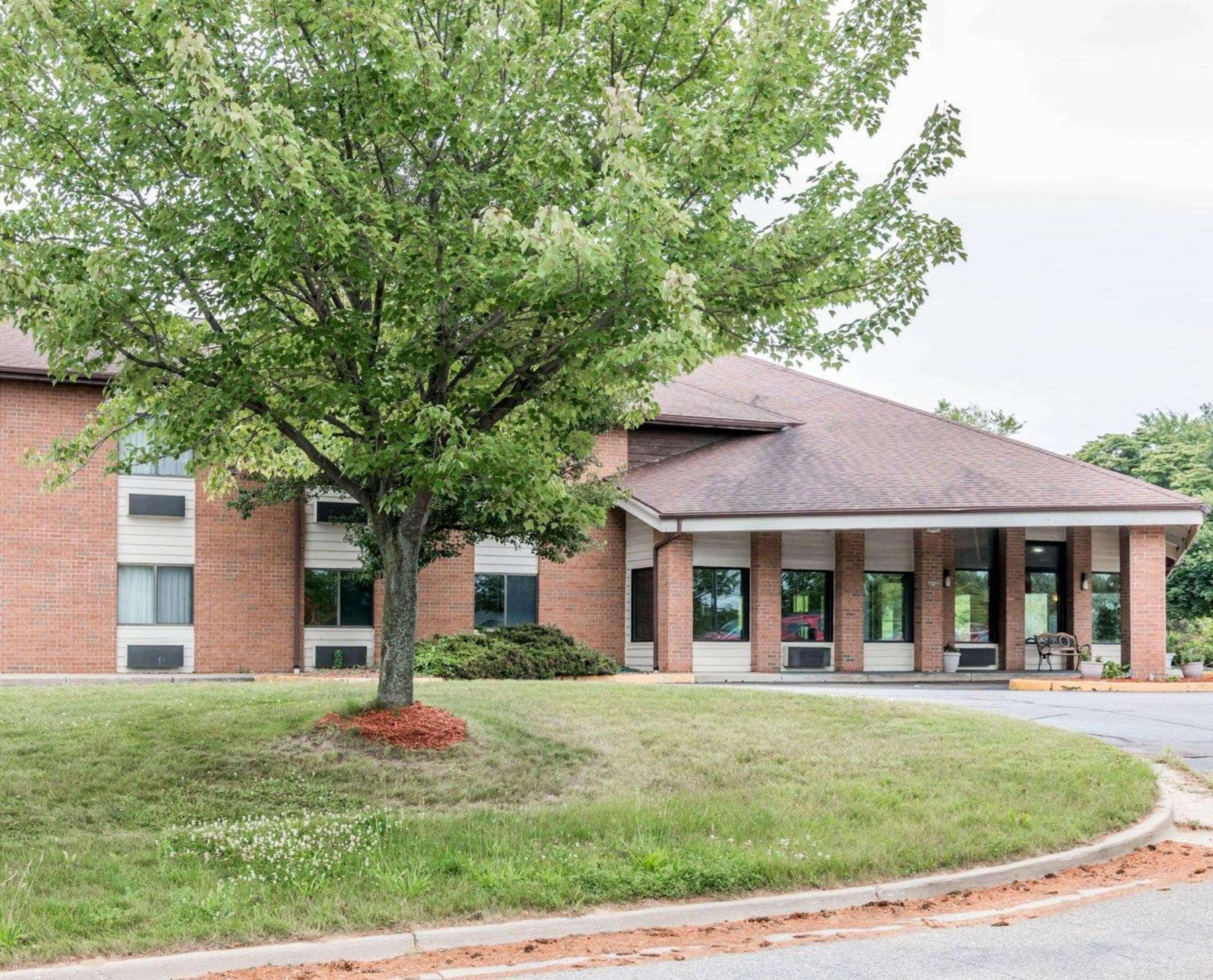 Quality Inn Grand Rapids North Walker Buitenkant foto