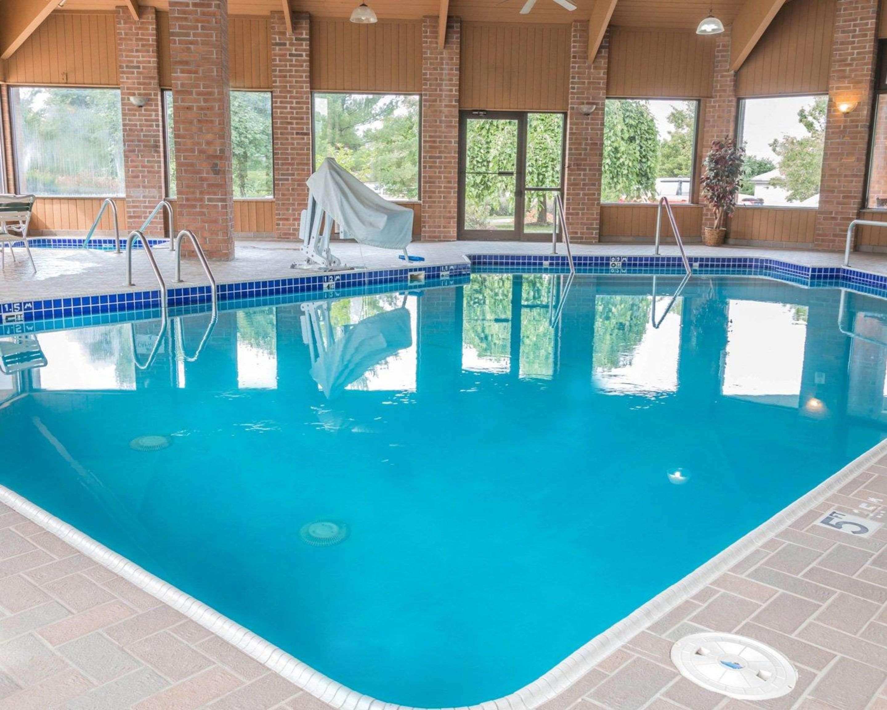 Quality Inn Grand Rapids North Walker Buitenkant foto