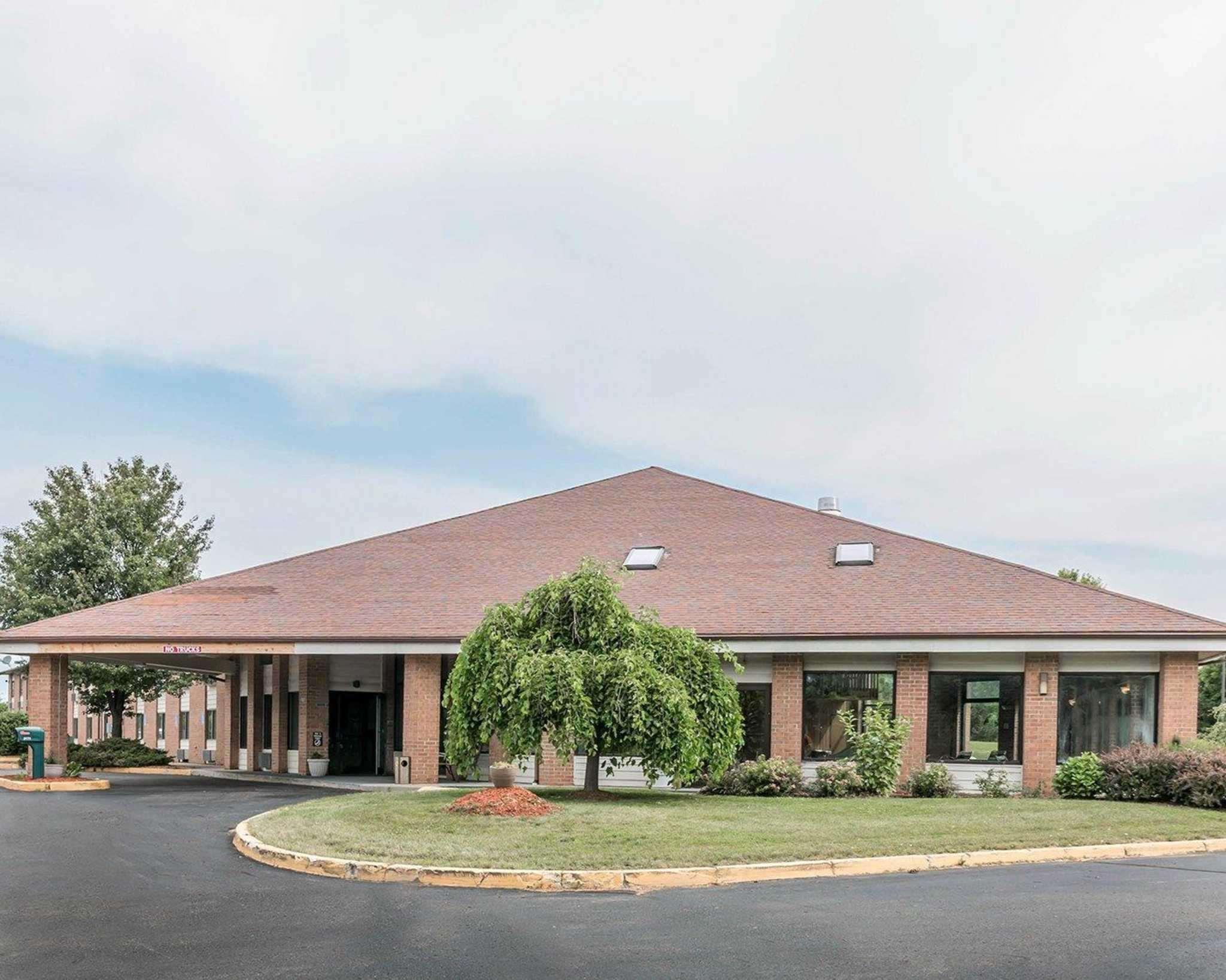 Quality Inn Grand Rapids North Walker Buitenkant foto