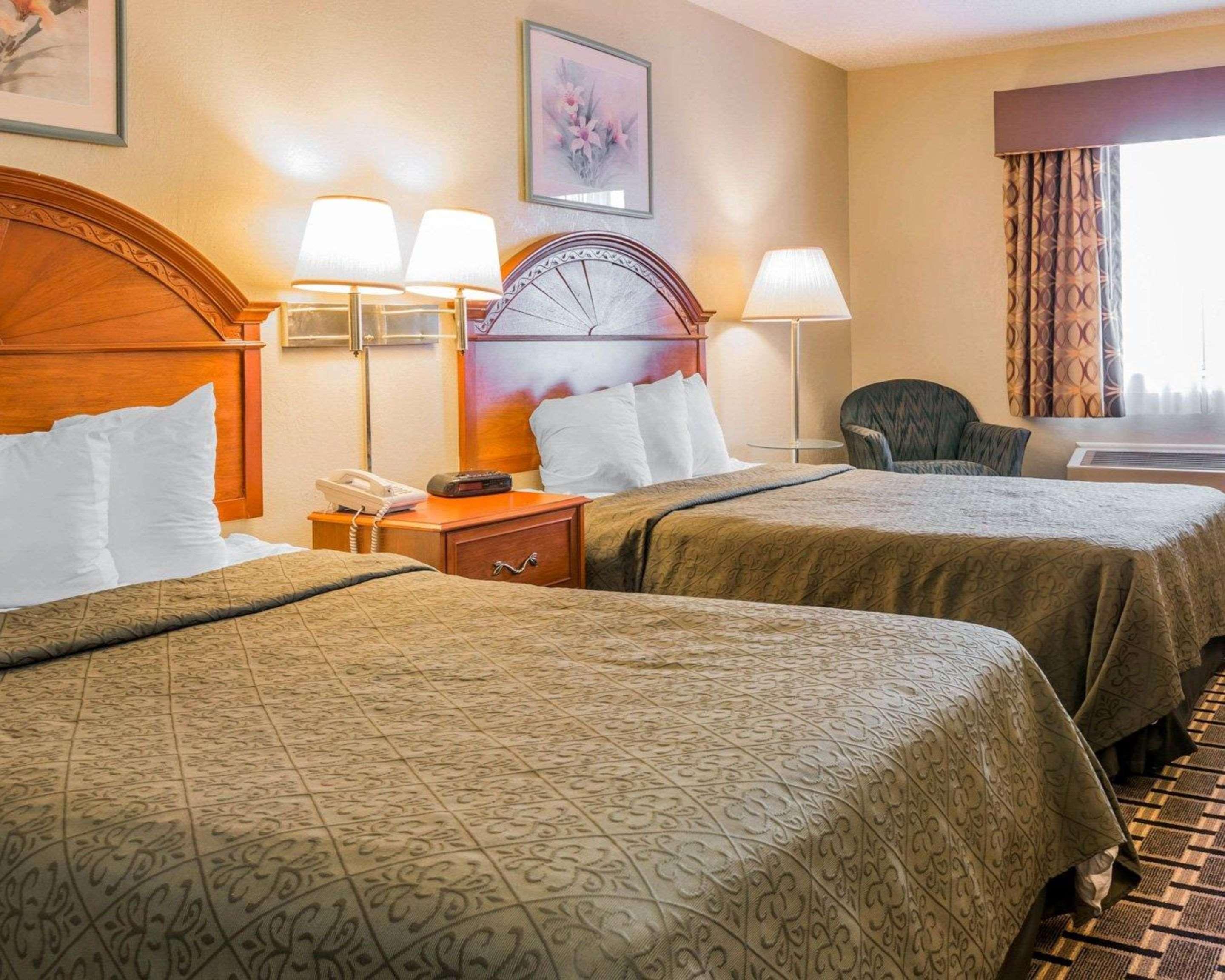 Quality Inn Grand Rapids North Walker Buitenkant foto