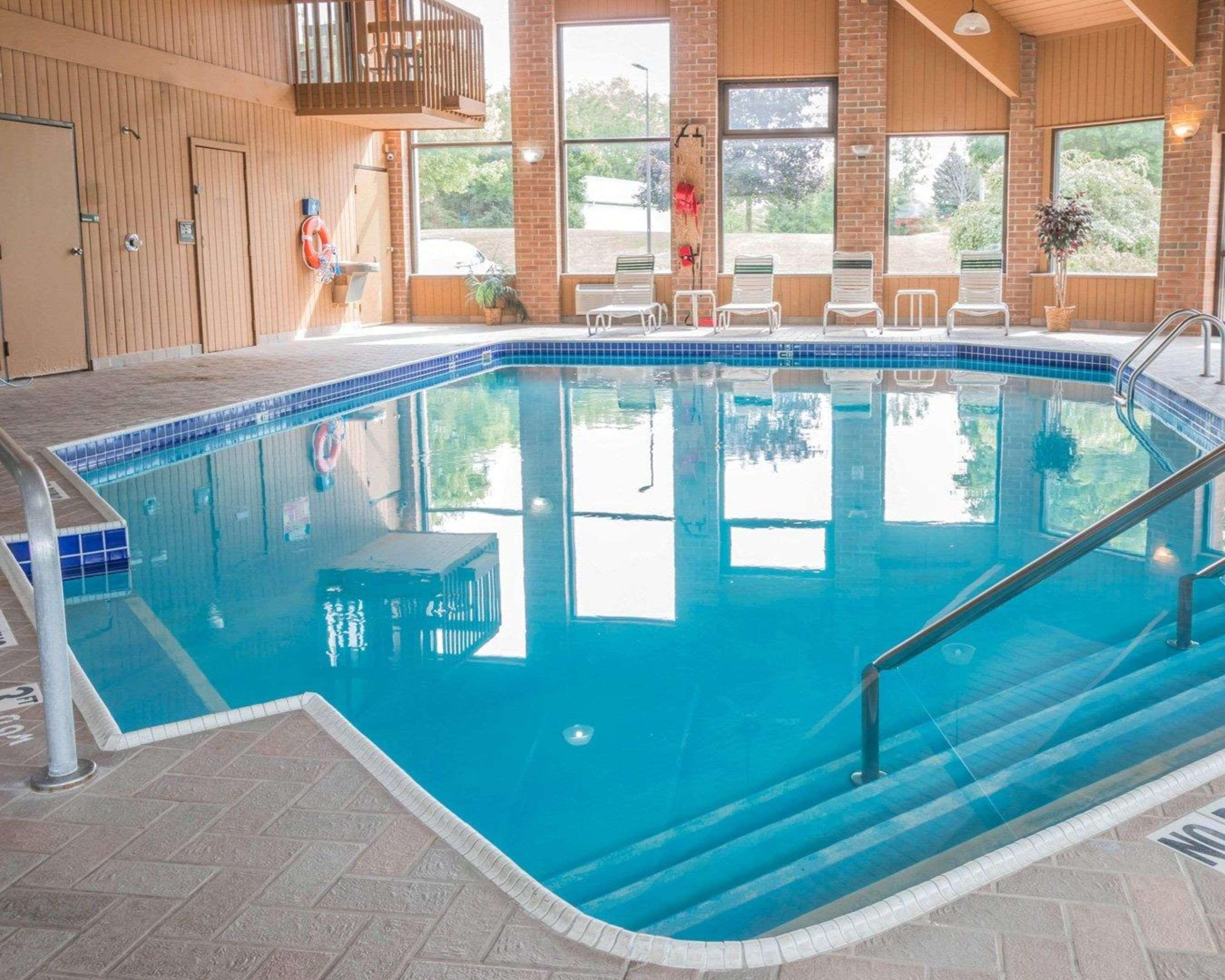Quality Inn Grand Rapids North Walker Buitenkant foto