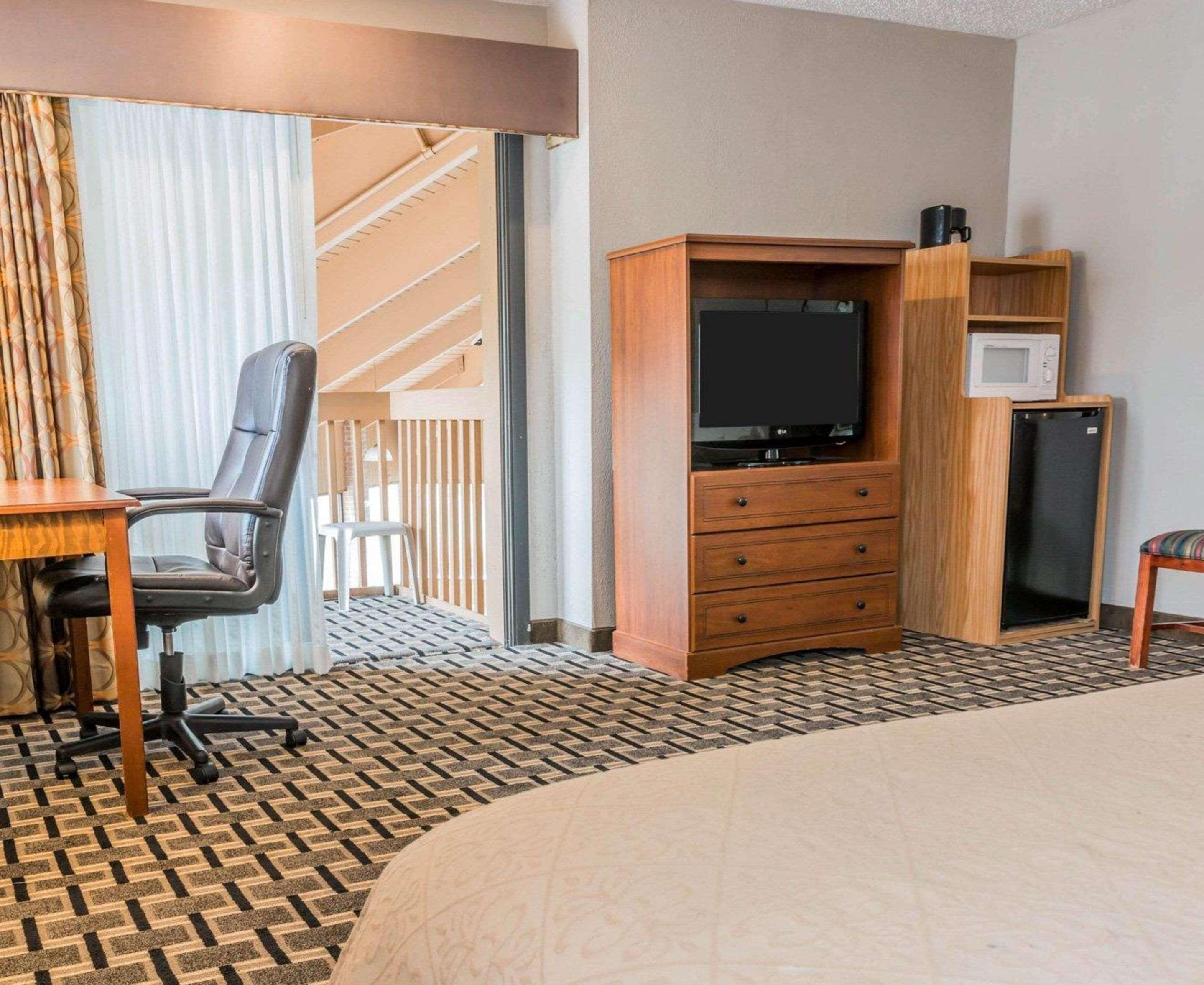 Quality Inn Grand Rapids North Walker Buitenkant foto