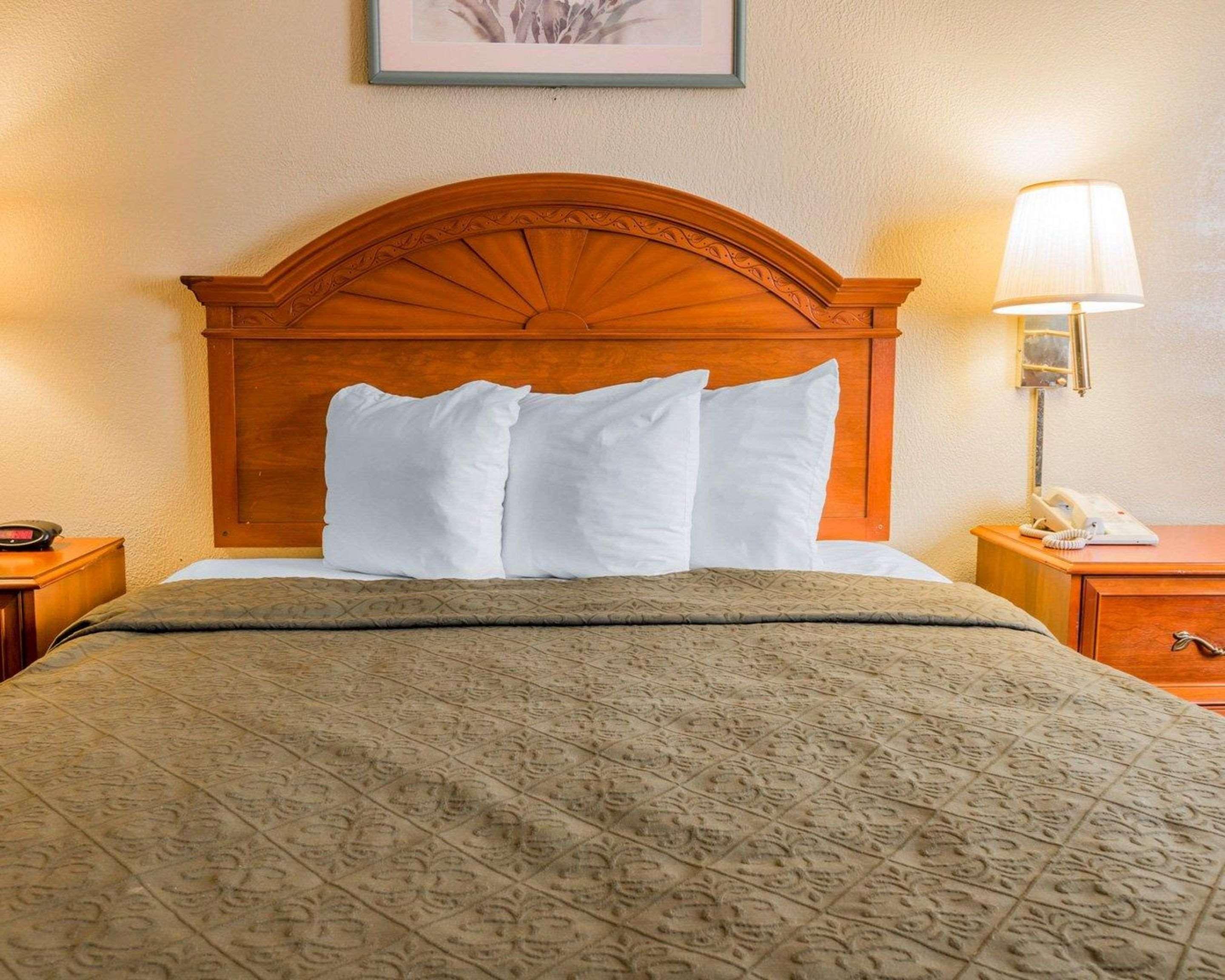 Quality Inn Grand Rapids North Walker Buitenkant foto