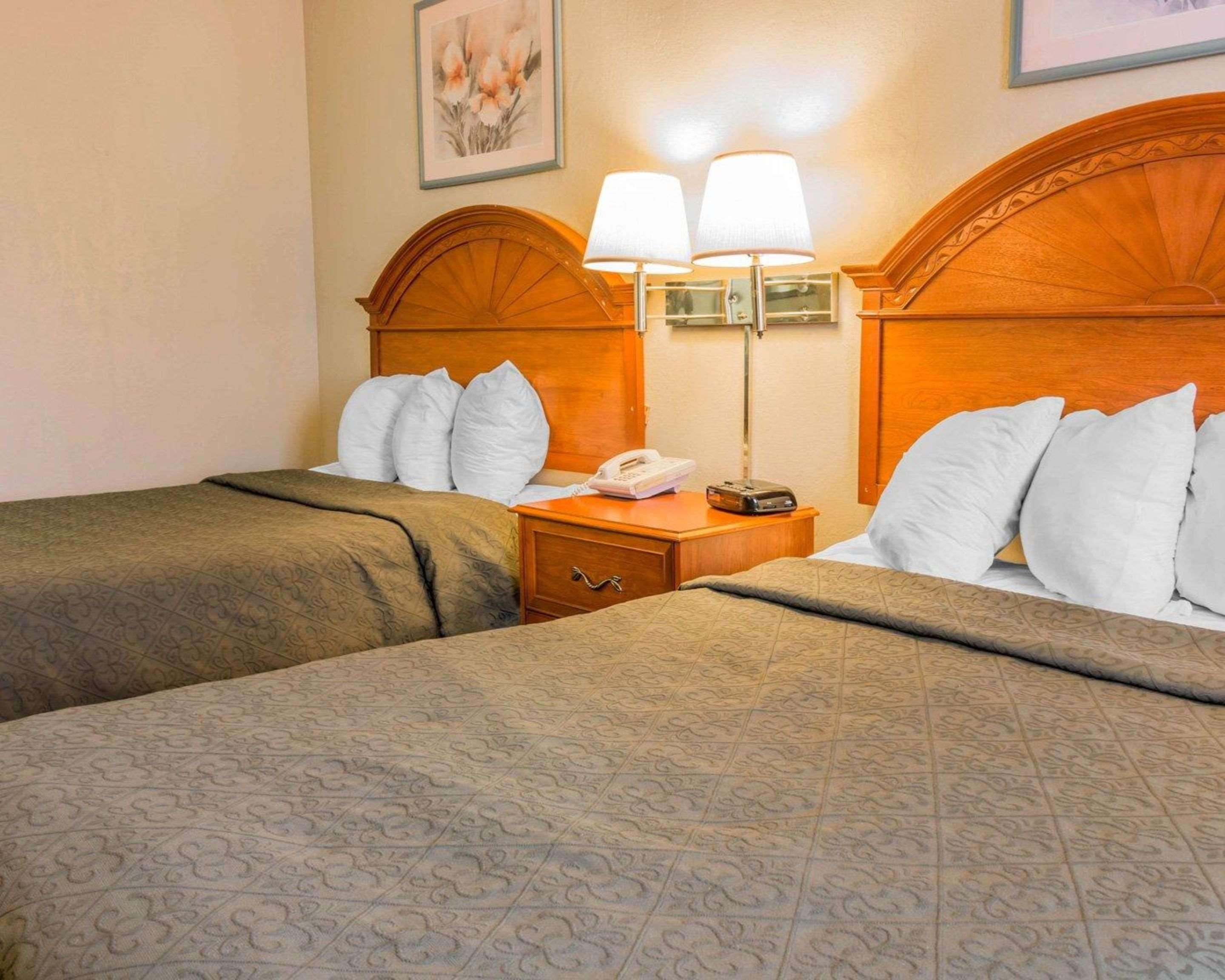 Quality Inn Grand Rapids North Walker Buitenkant foto