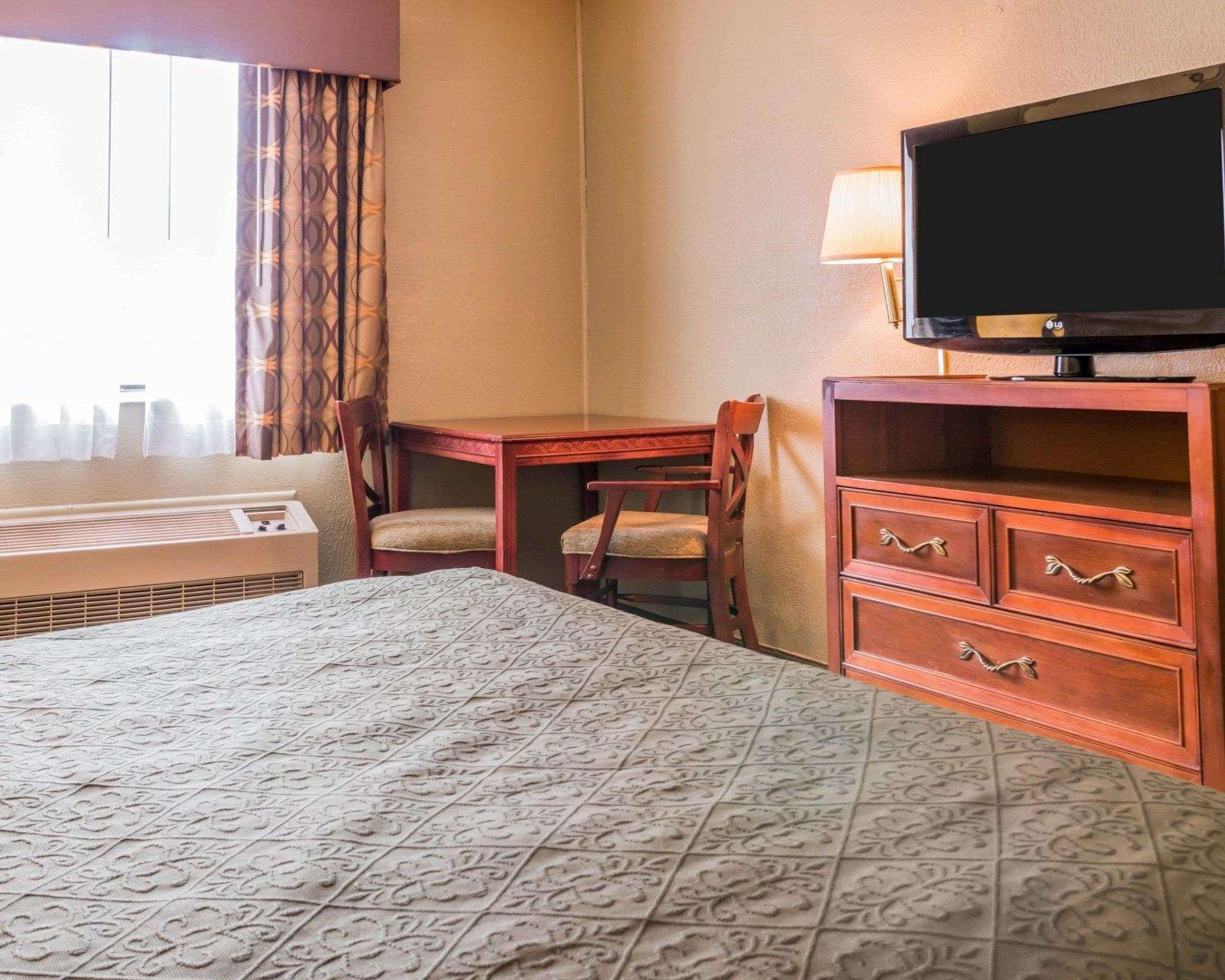 Quality Inn Grand Rapids North Walker Buitenkant foto