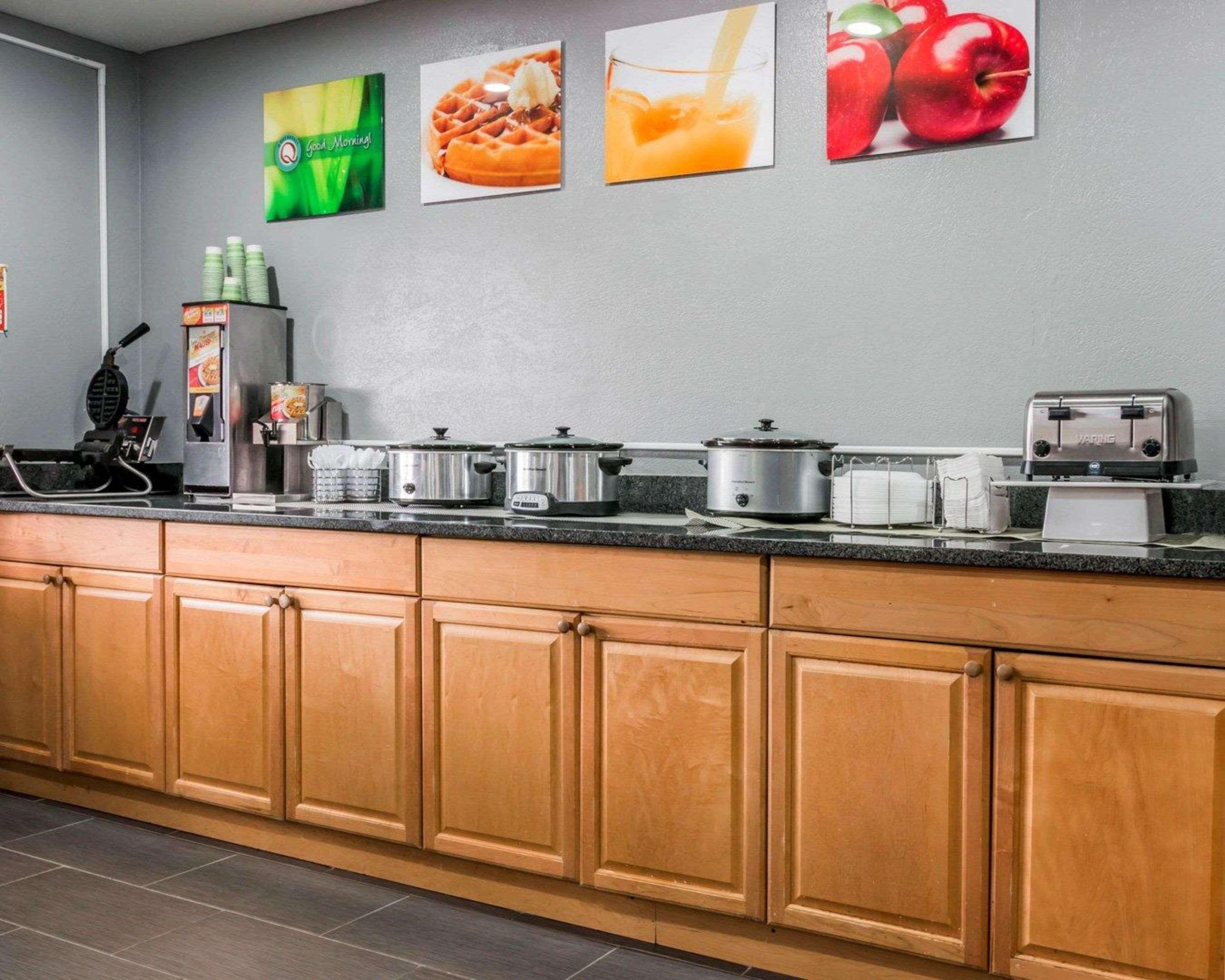 Quality Inn Grand Rapids North Walker Buitenkant foto