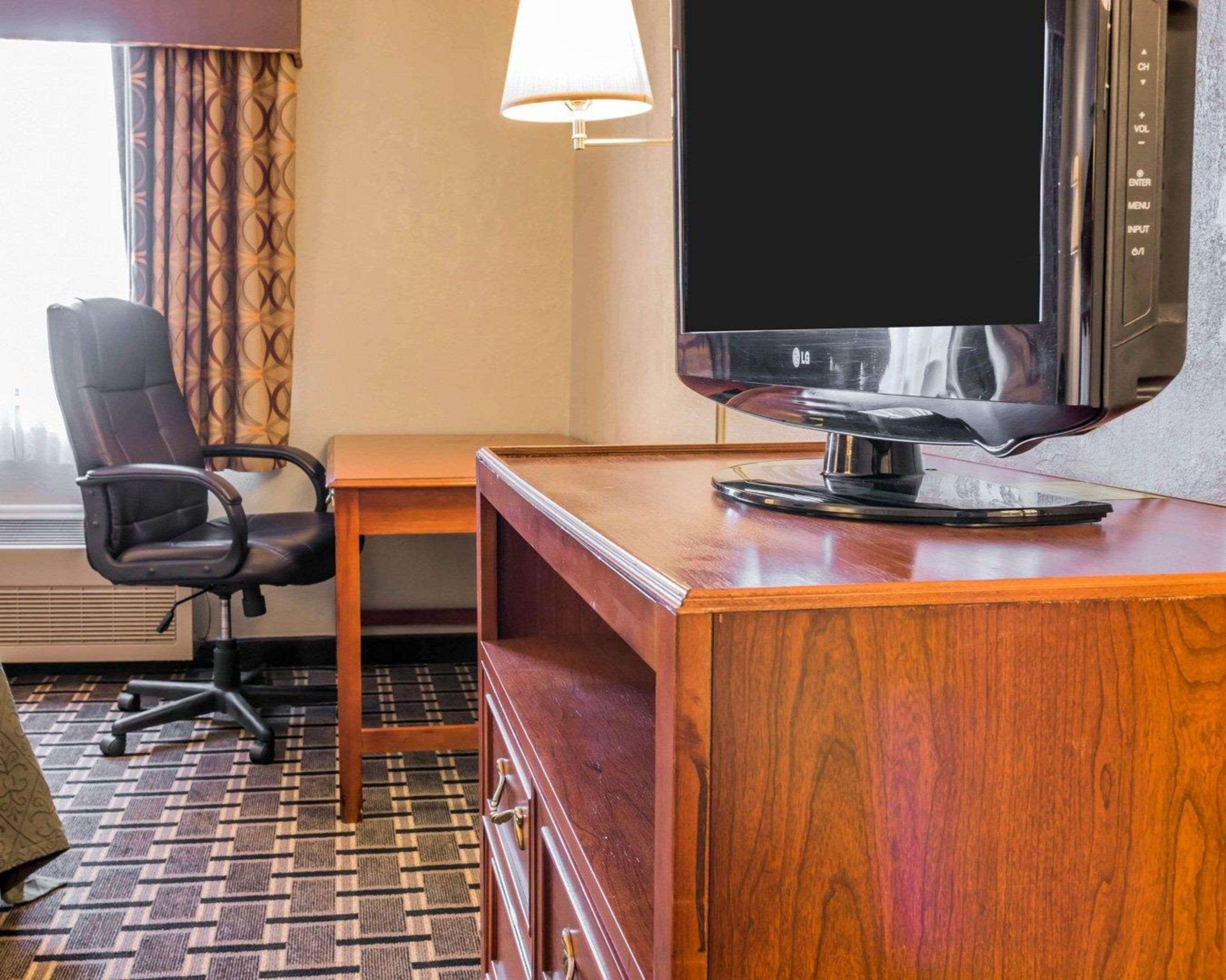 Quality Inn Grand Rapids North Walker Buitenkant foto