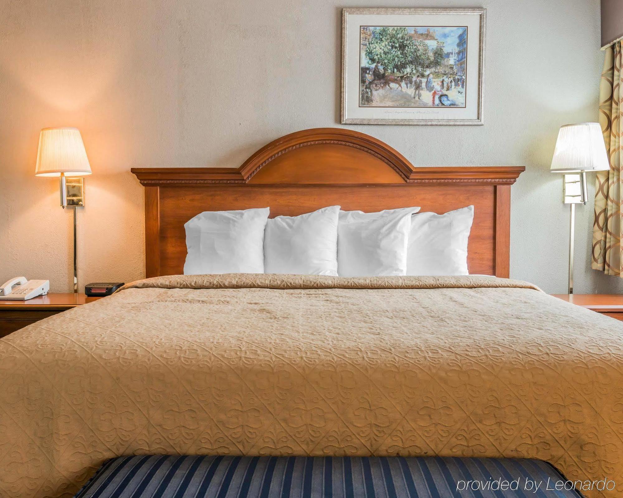 Quality Inn Grand Rapids North Walker Buitenkant foto