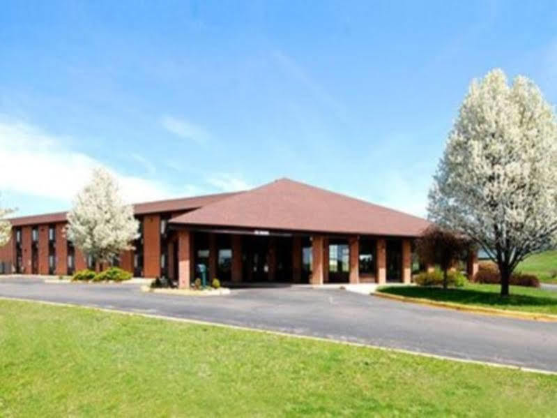 Quality Inn Grand Rapids North Walker Buitenkant foto